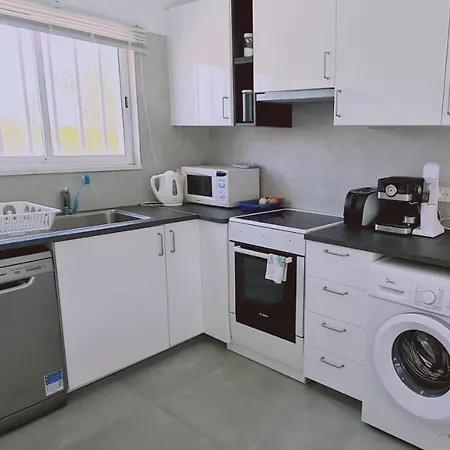 Garden House פאראלימני