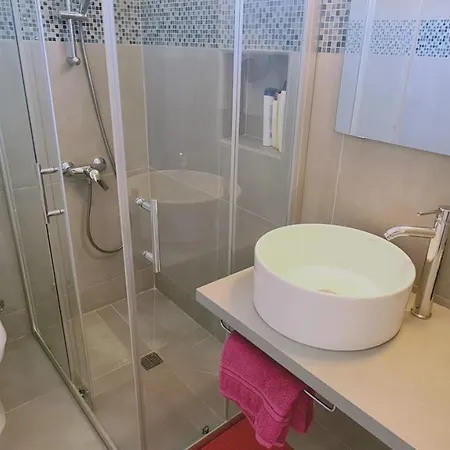 וילה Garden House פאראלימני