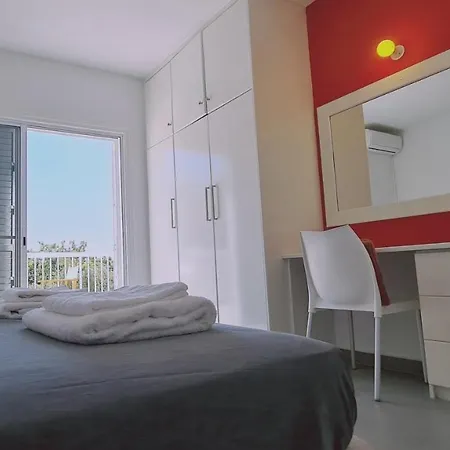 Garden House וילה פאראלימני