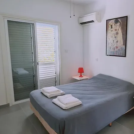 Garden House פאראלימני