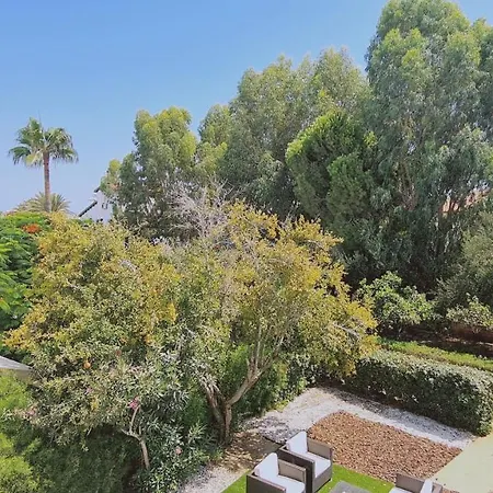 וילה Garden House פאראלימני