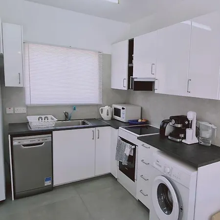 וילה Garden House פאראלימני