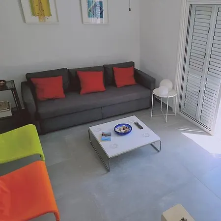Garden House וילה פאראלימני