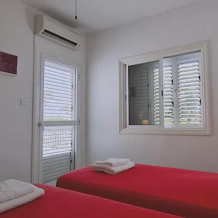 Garden House וילה פאראלימני