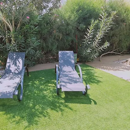 וילה Garden House פאראלימני