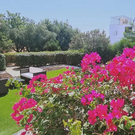 Garden House פאראלימני
