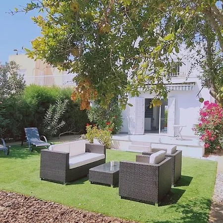 וילה Garden House פאראלימני