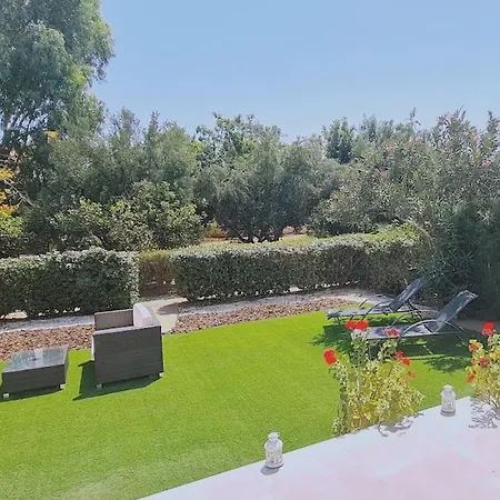 וילה Garden House *
